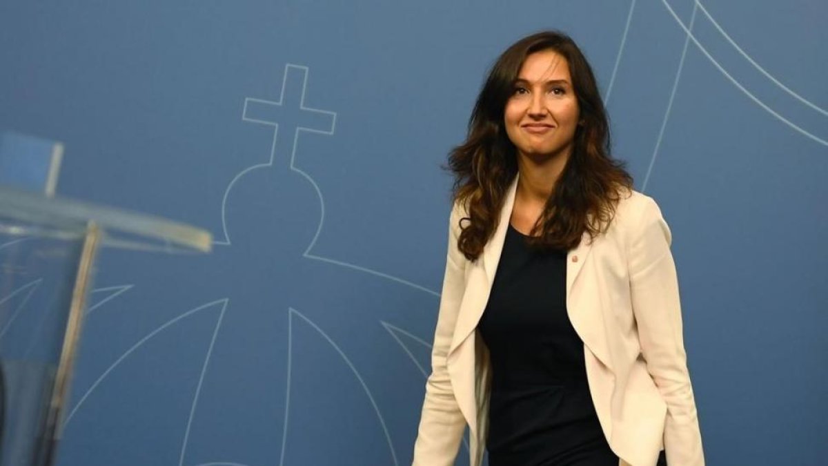 La ministra más joven de Suecia, Aida Hadzialic, dimite tras conducir bajo los efectos del alcohol.-AFP / VILHELM STOKSTAD