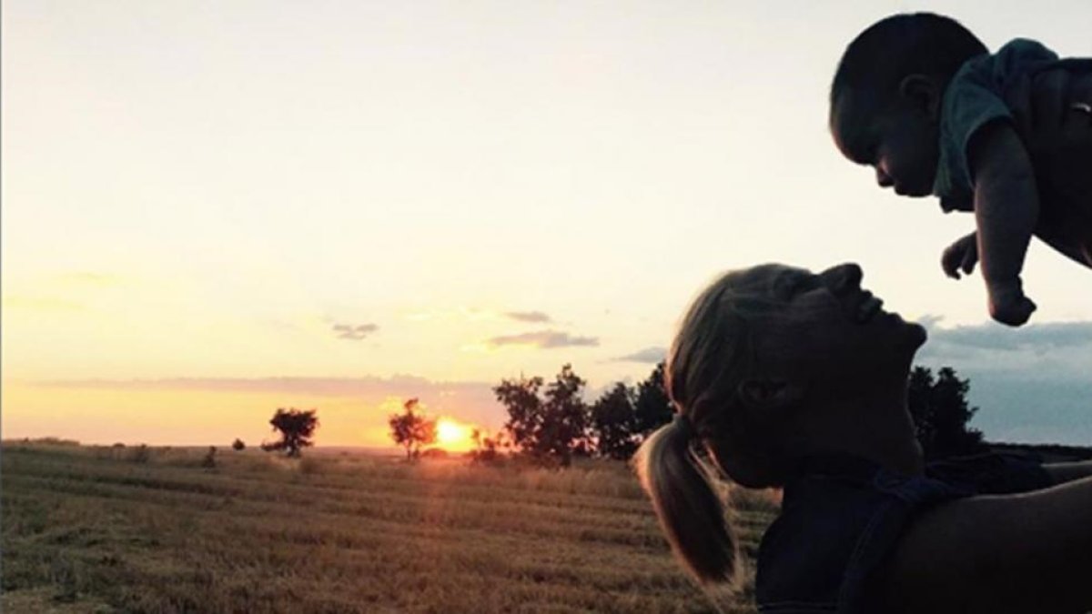 Anne Igartiburu muestra por fin a Nicolás, su hijo biológico.-INSTAGRAM