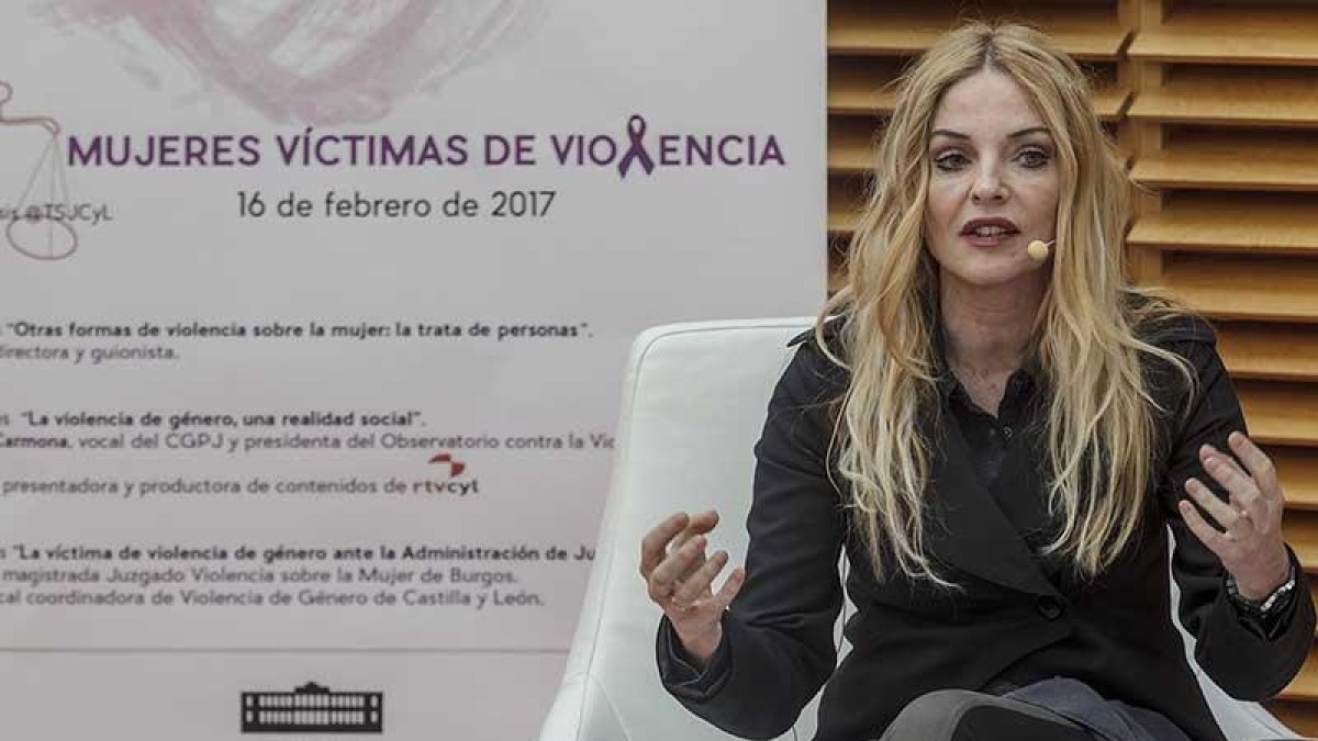 La presidenta del Observatorio contra la Violencia de Doméstica y de Género, durante su intervención ayer en la jornada.-ICAL