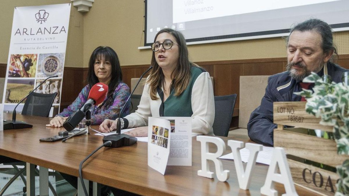 (De izq. a dch) Inma Sierra, Celia Izquierrdo y Miguel Ángel Rojo durante la rueda de prensa de ayer.-S. O.