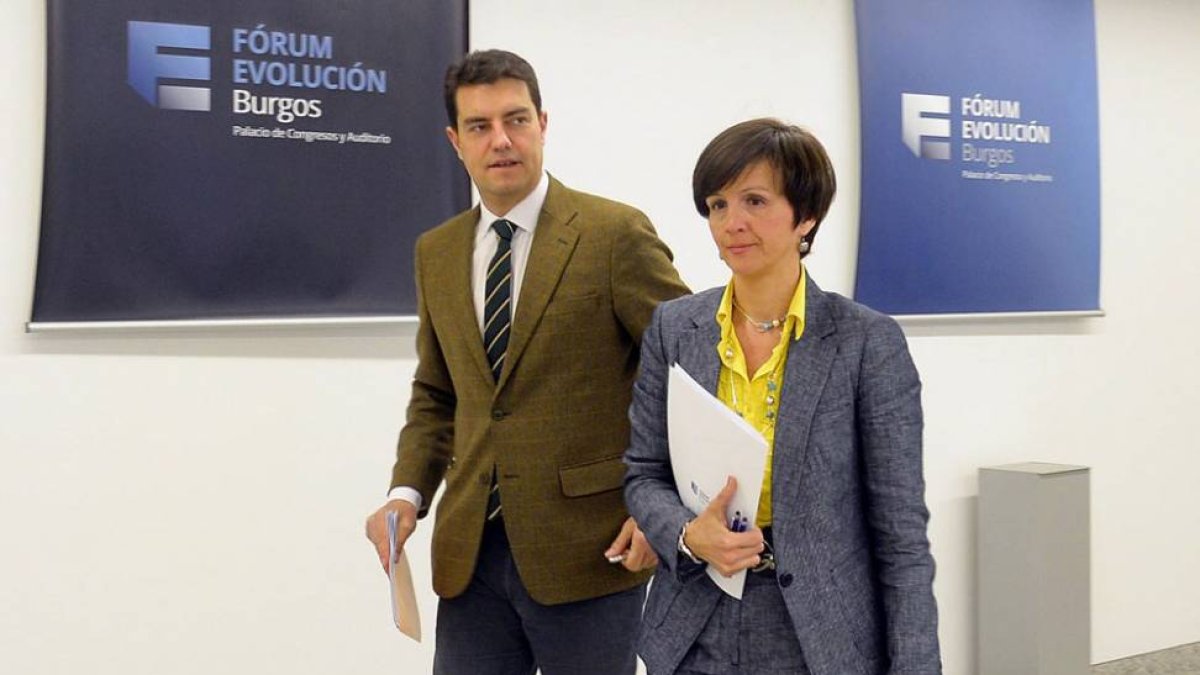 El vicealcalde, Ángel Ibáñez, con la gerente del Fórum, Estefanía Montes.-Ical