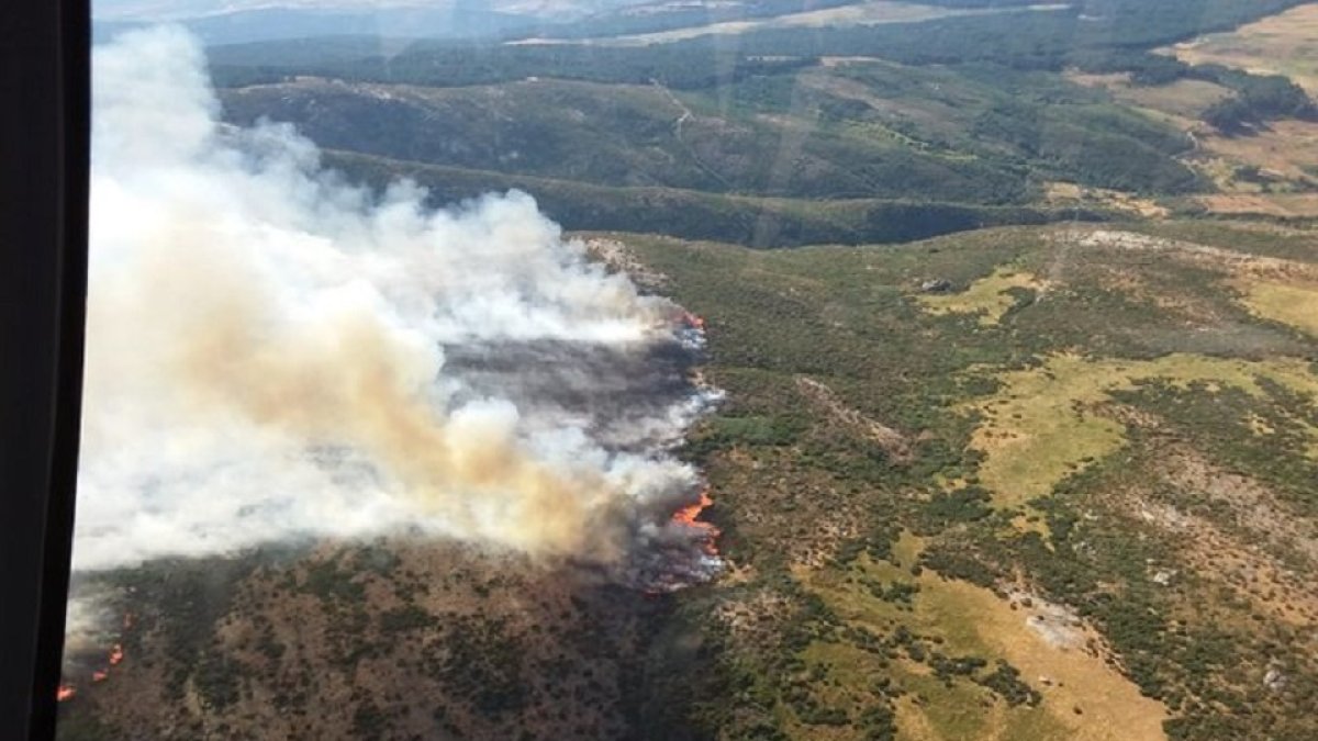 Imágenes del incendio en Ávila.