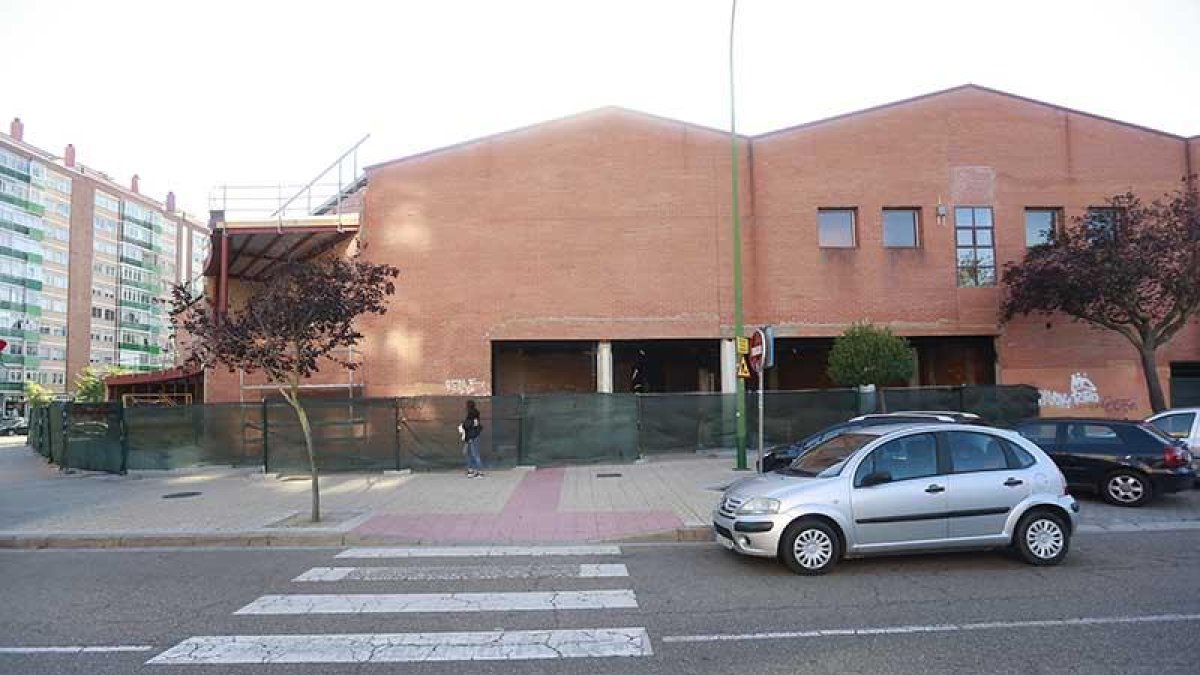 El mercado del G-9, aún en obras, formó ayer parte del debate durante la Comisión de Desarrollo Económico.-R. G. O.