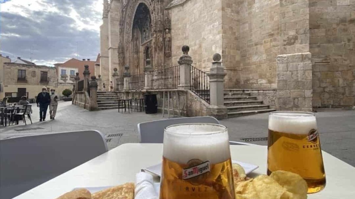 El bacalao de El Caracoles sabe mejor con estas vistas. L. V.