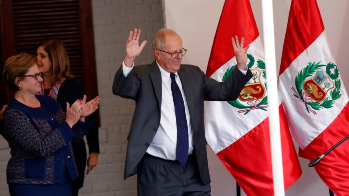 Pablo Kuczynski, acompañado de su esposa Nancy Lange, tras conocer la victoria en Lima.-REUTERS / JANINE COSTA / REUTERS