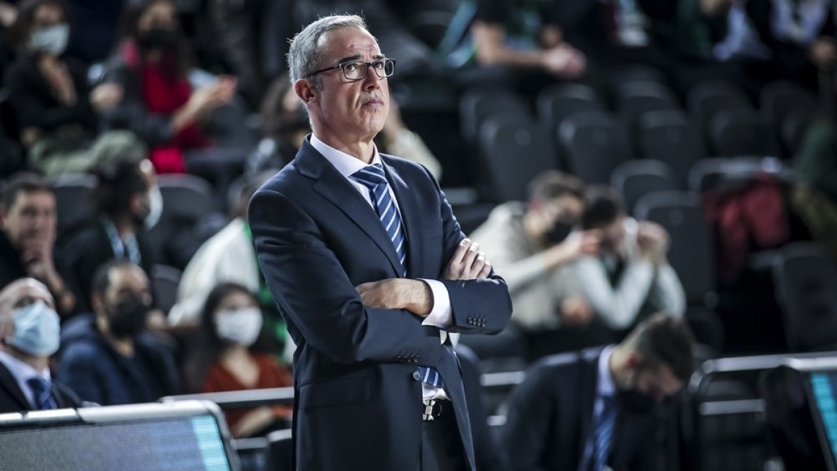Paco Olmos, durante el partido del pasado martes en Turquía. FIBA