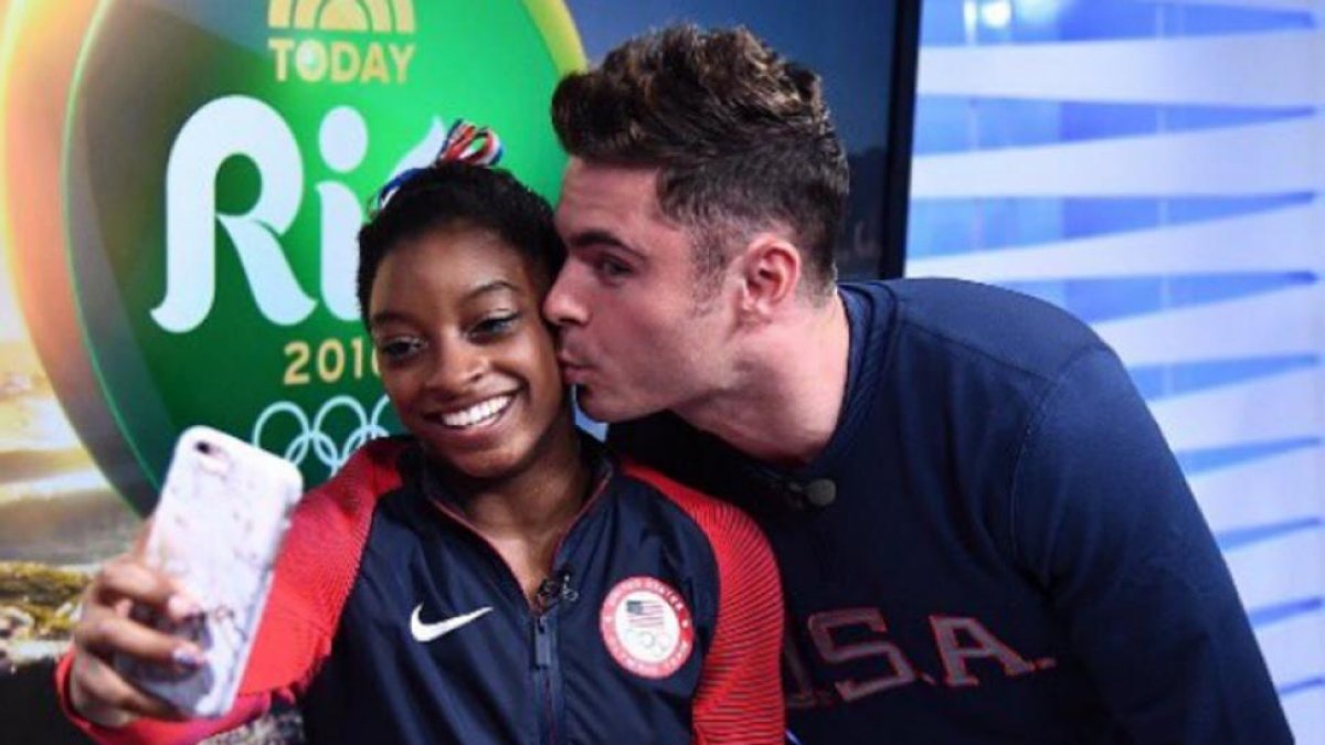 Simone Biles y Zac Efron durante su encuentro en Río 2016-Simone_Biles / TWITTER