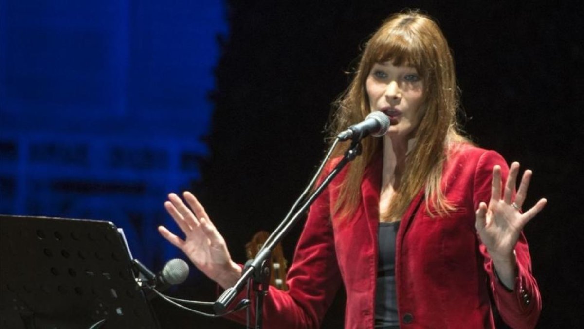 Carla Bruni, en el Festival Jardins de Pedralbes, en junio del 2014.-FERRAN SENDRA