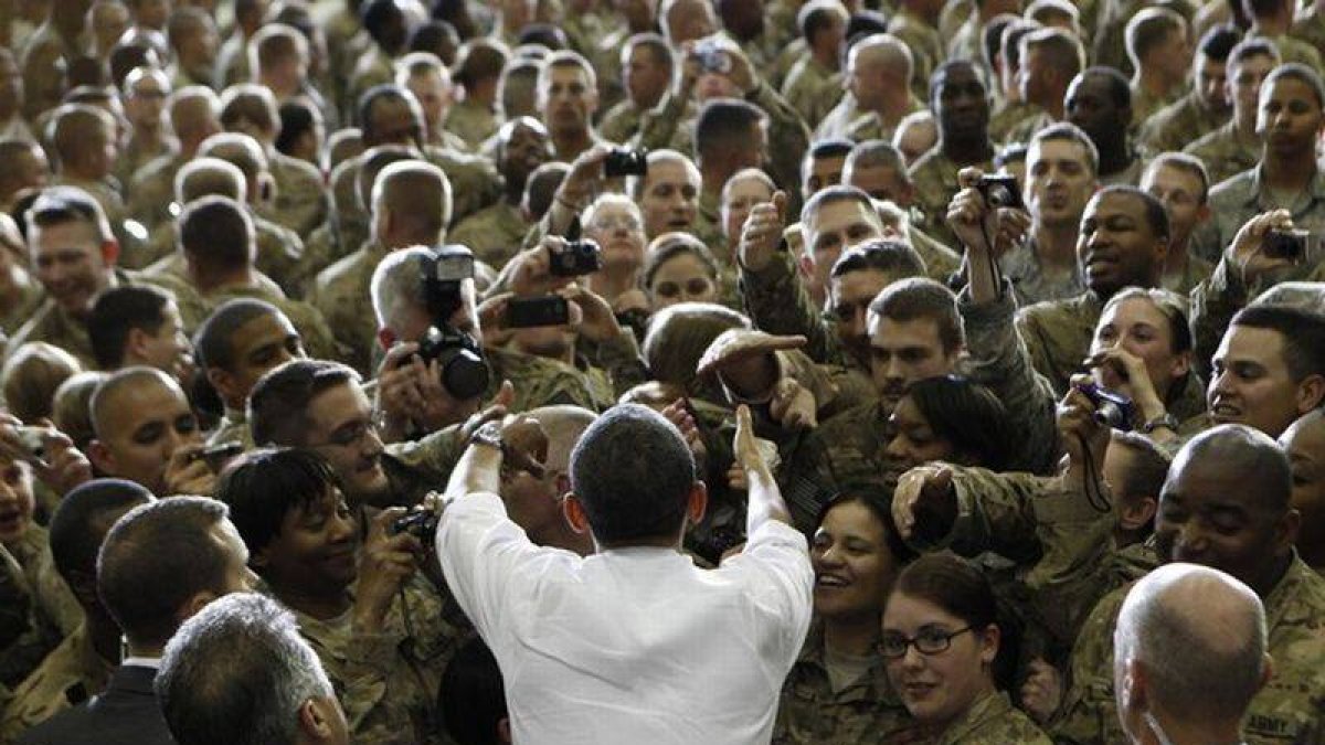 El presidente de EEUU, Barack Obama, con las tropas norteamericanas destinadas en Afganistán en 2012.-Foto: REUTERS / KEVIN LAMARQUE