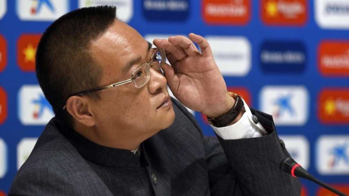 Chen Yansheng, el pasado enero en la sala de prensa del estadio de Cornellà-El Prat.-AFP / LLUIS GENE