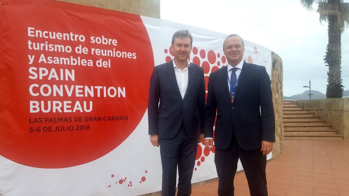 El alcalde de Burgos, Javier Lacalle y el alcalde Las Palmas de Gran Canaria, Augusto Hidalgo.-ECB
