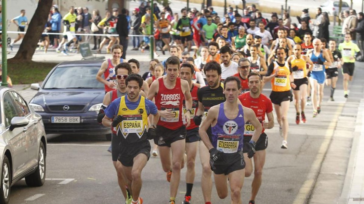 Un momento de la carrera senior masculina del Cross de El Crucero del año pasado-Santi Otero