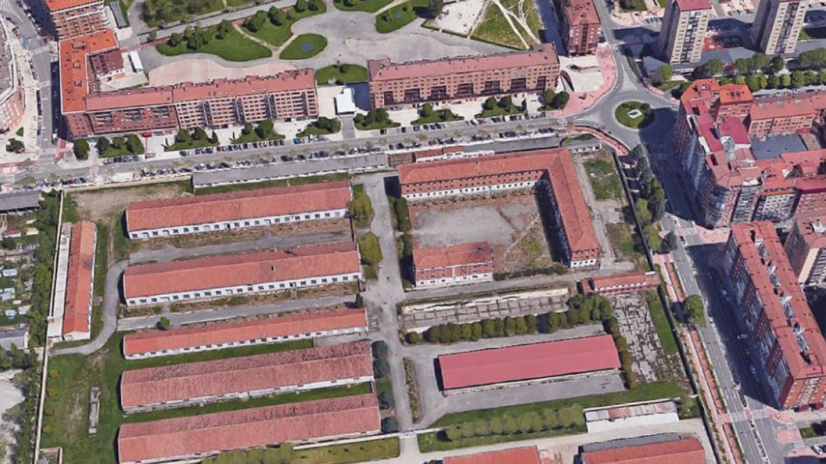 Vista aérea de los pabellones que se corresponden con el antiguo parque de Artillería.-ECB