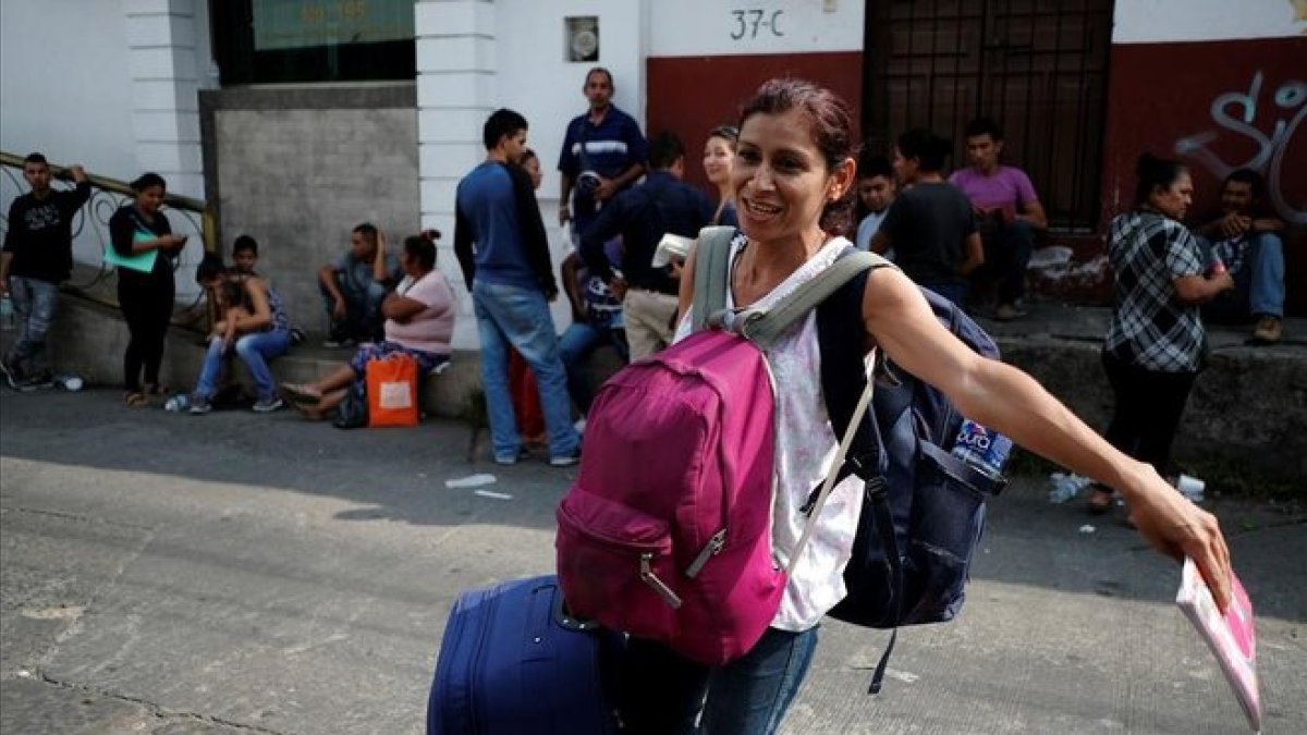 Una refugiada nicaragüense llegando a México.-JOSÉ CABEZAS (REUTERS)