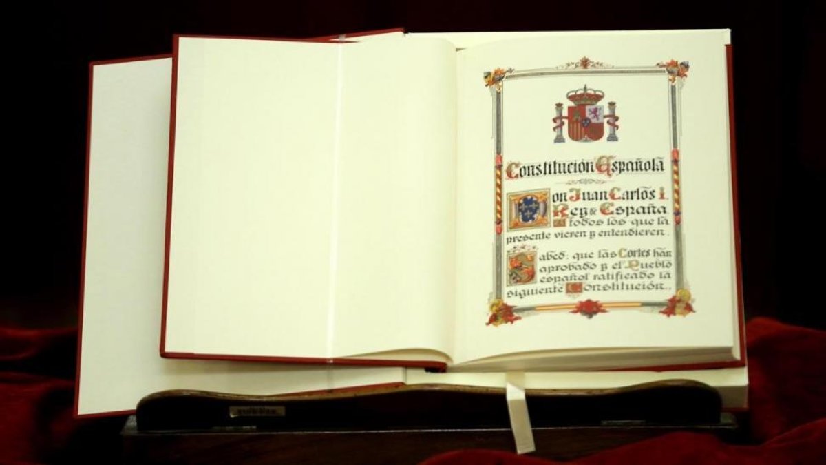 Ejemplar de la Constitución española.-/ JUAN MANUEL PRATS