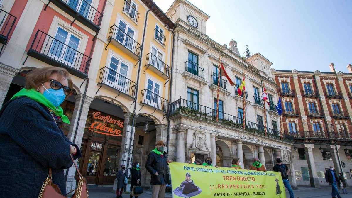 Imagen de una concentración para pedir la reapertura del Directo. TOMÁS ALONSO