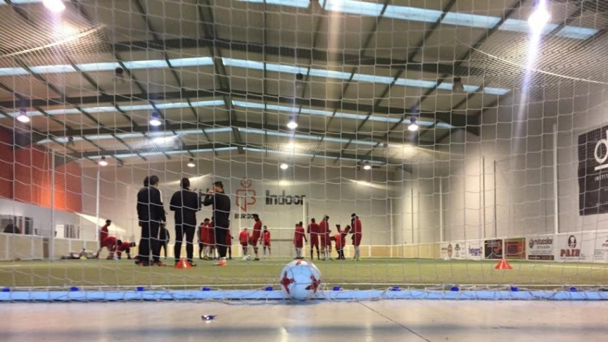 El Burgos CF completó su última sesión de la semana en las instalaciones de Fútbol Indoor.-BURGOS CF