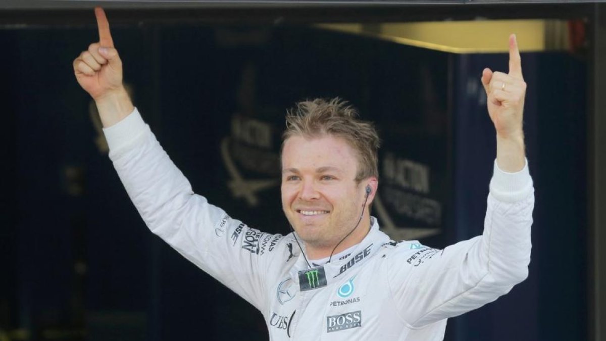 Nico Rosberg celebra su victoria en el Gran Premio de Rusia, en el circuito de Sochi.-REUTERS