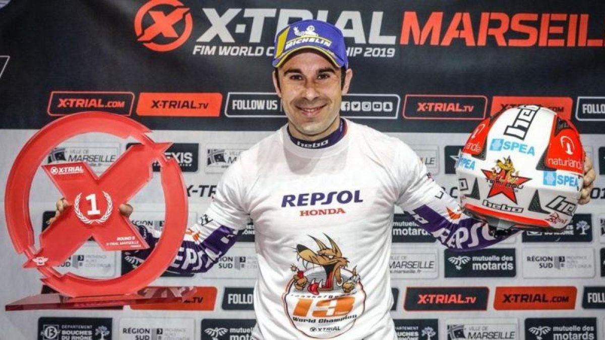 Toni Bou celebra, en Marsella, la conquista de su título mundial nº 25 de trial.-REPSOL MEDIA