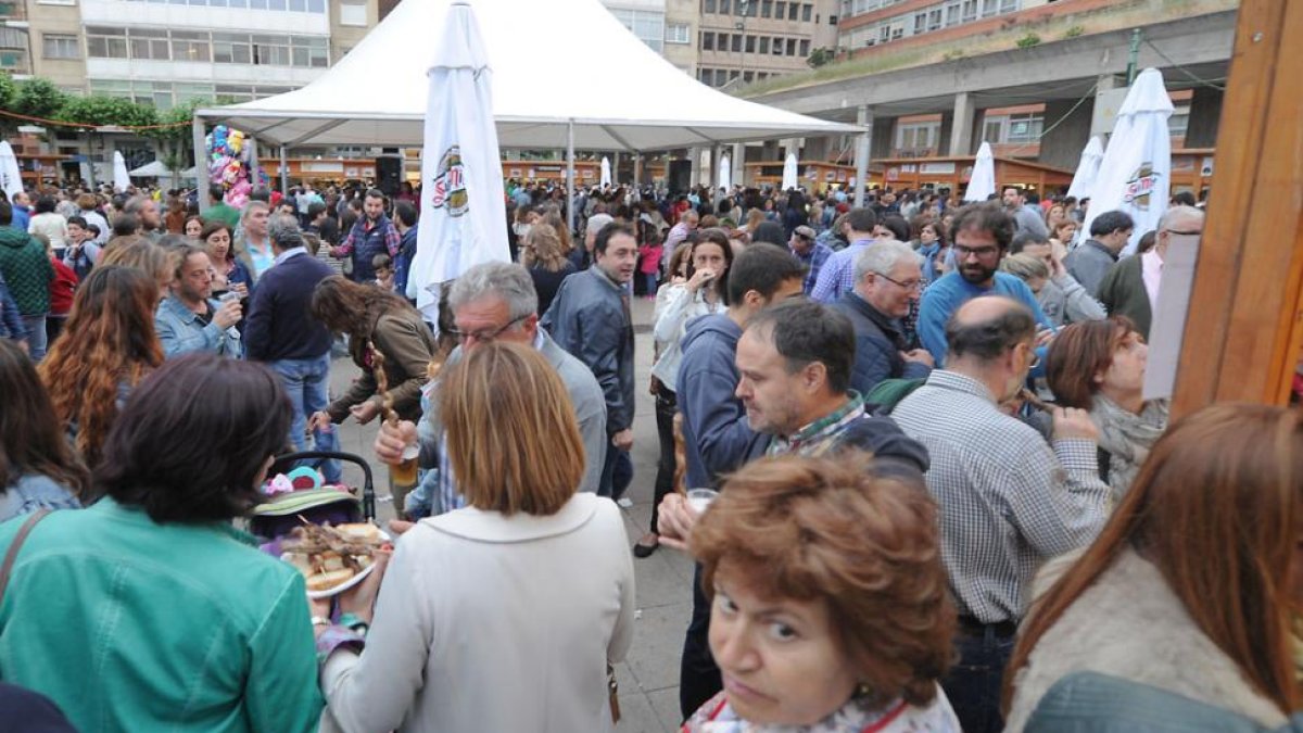 Zona de casetas de la Feria de Tapas en la plaza de España.-ISRAEL L. MURILLO