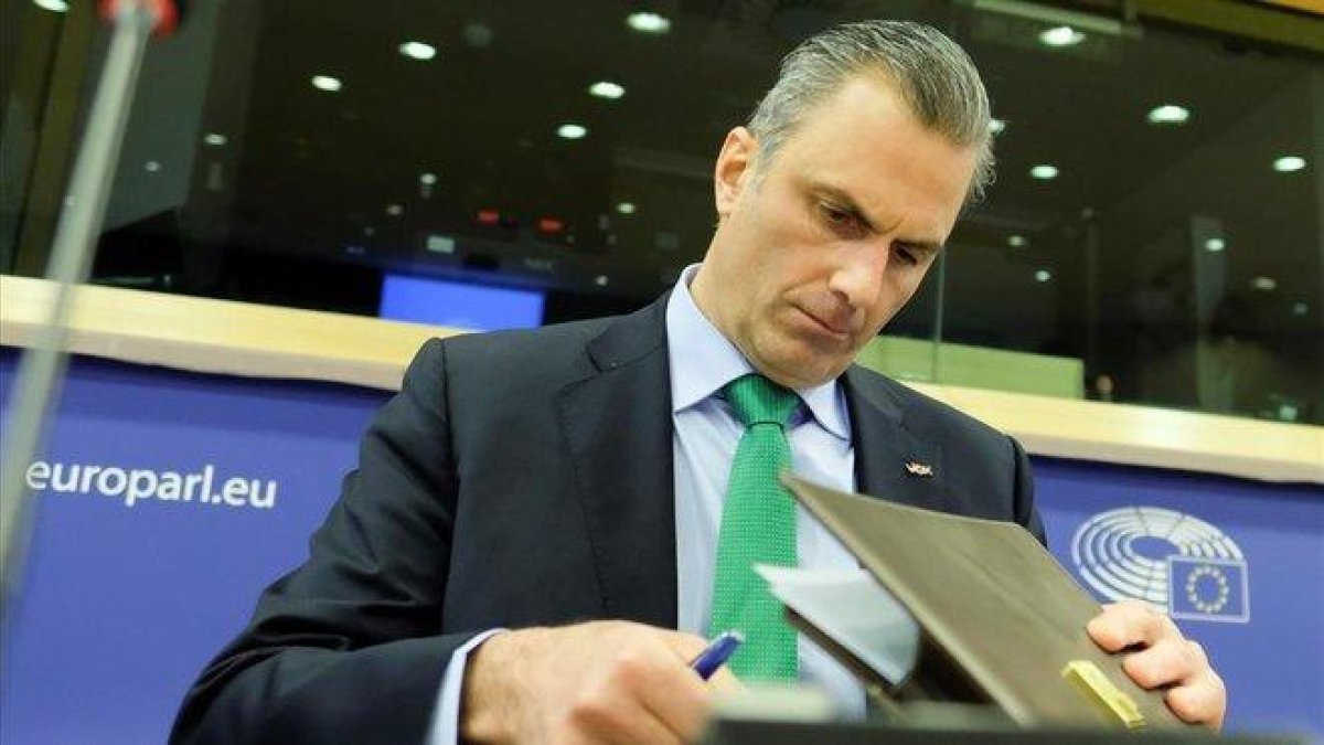 El secretario general de Vox, Javier Ortega Smith.-EFE / OLIVIER HOSLET