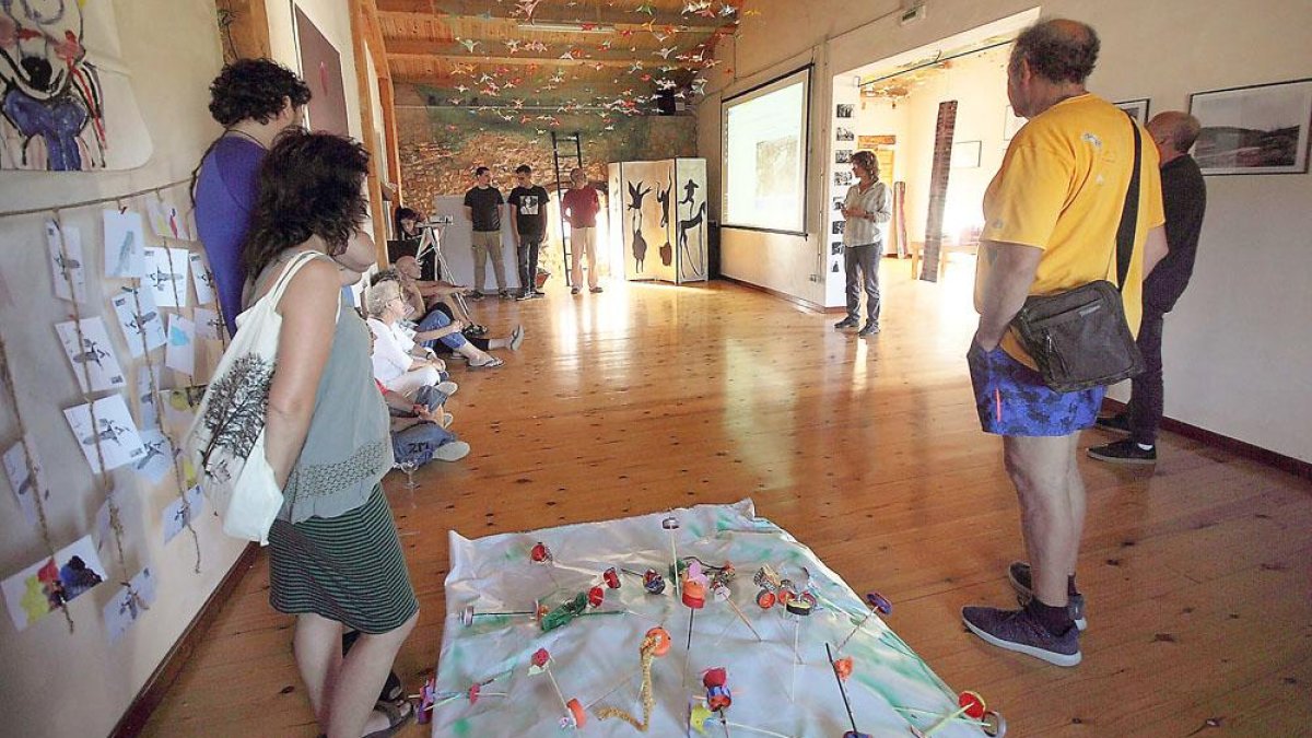 El primer encuentro ha reunido a una veintena de artistas de difernetes disciplinas.-G. G.