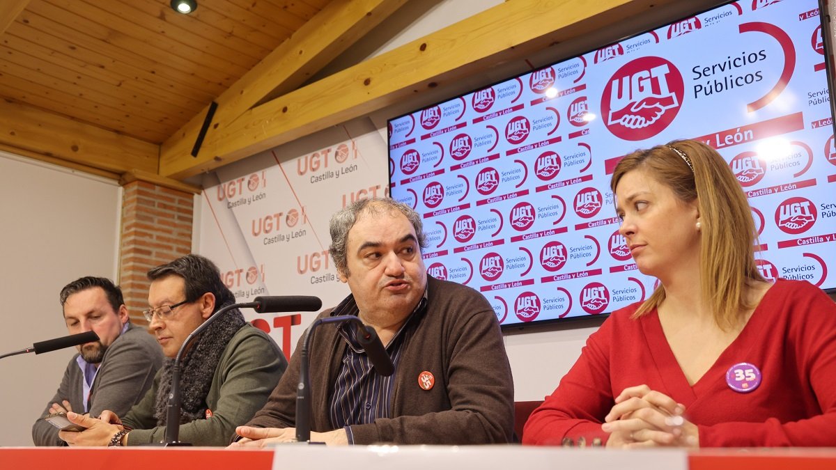 Valladolid / Economía 03/03/2023 ICAL/JoséC.Castillo UGT analiza la implantación de las 35 horas en el ámbito de los Servicios Públicos Lugar : UGTUGT ofrece una rueda de prensa para explicar lo que supone la implantación de las 35 horas en el ámbito de los Servicios Públicos dependientes de la Junta de Castilla y Leon. Intervienen Tomás Pérez, secretario general de UGT- SP Castilla y León; Beatriz García, secretaria de Enseñanza; Carlos Arenas, secretario de Administración Autonómica; y Miguel Holguin, secretario de Sanidad.