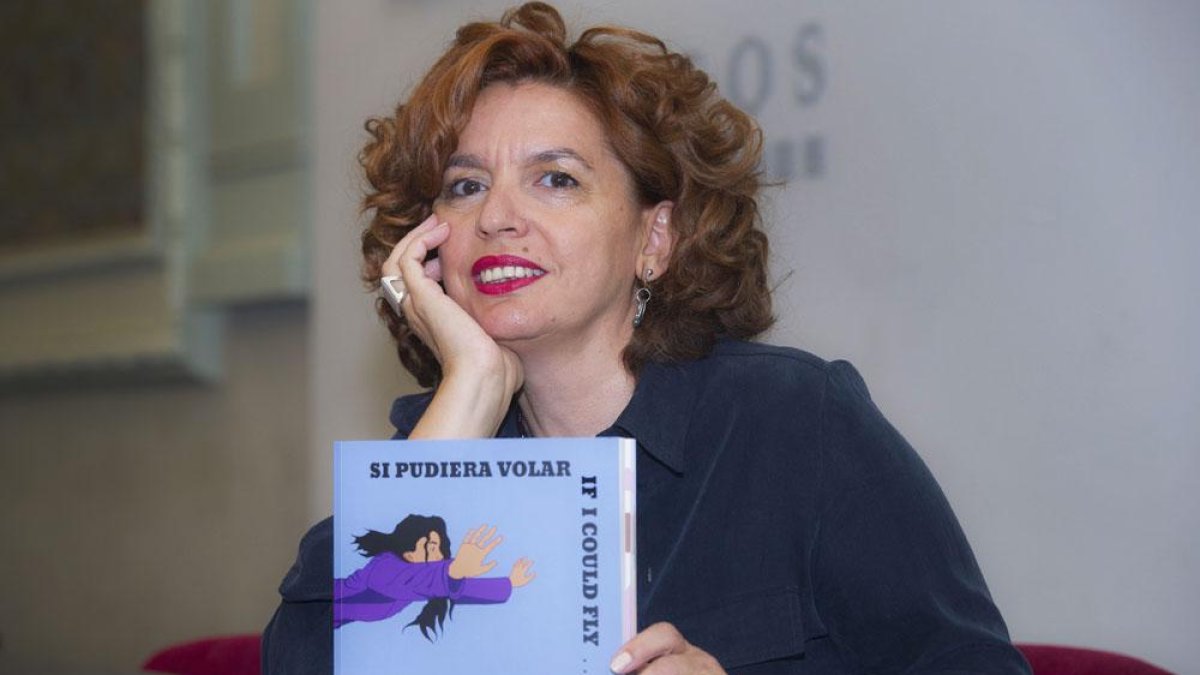 La escritora e ilustradora burgalesa Belén de la Parte, antes de charlar con el público en la Polisón.-Israel L. Murillo