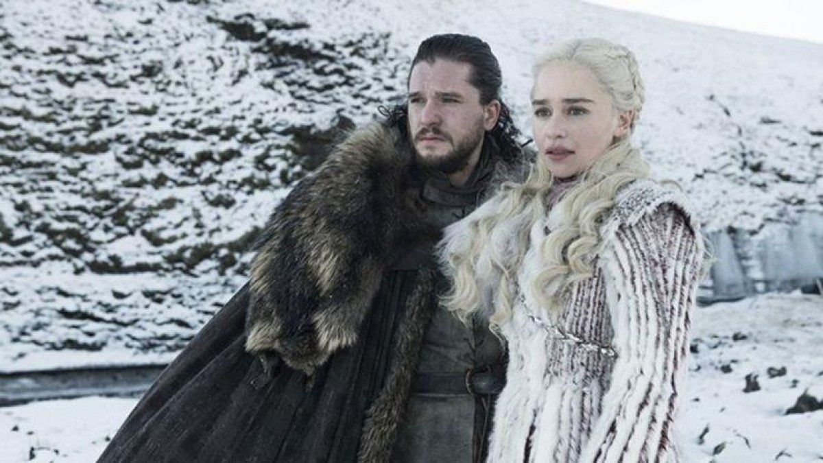 Kit Harington y Emilia Clarke como Jon Snow y Daenerys Targaryen.-HBO