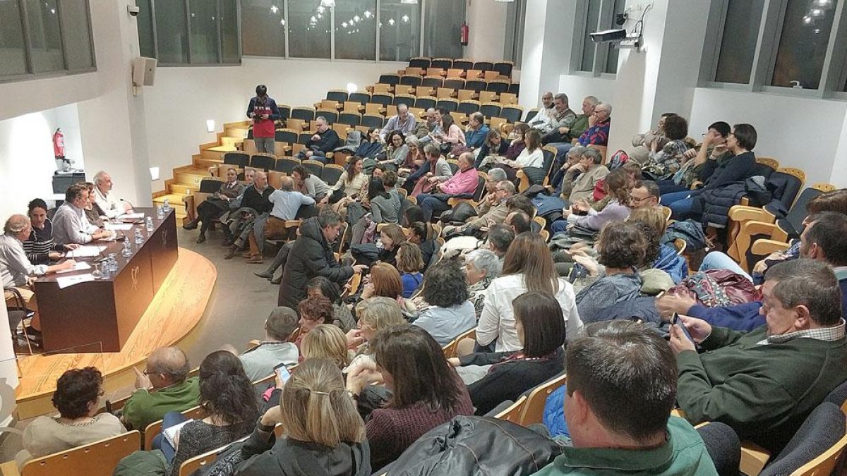 Los especialistas de Atención Primaria mantuvieron una reunión ayer en el Colegio de Burgos de la capital.-ECB