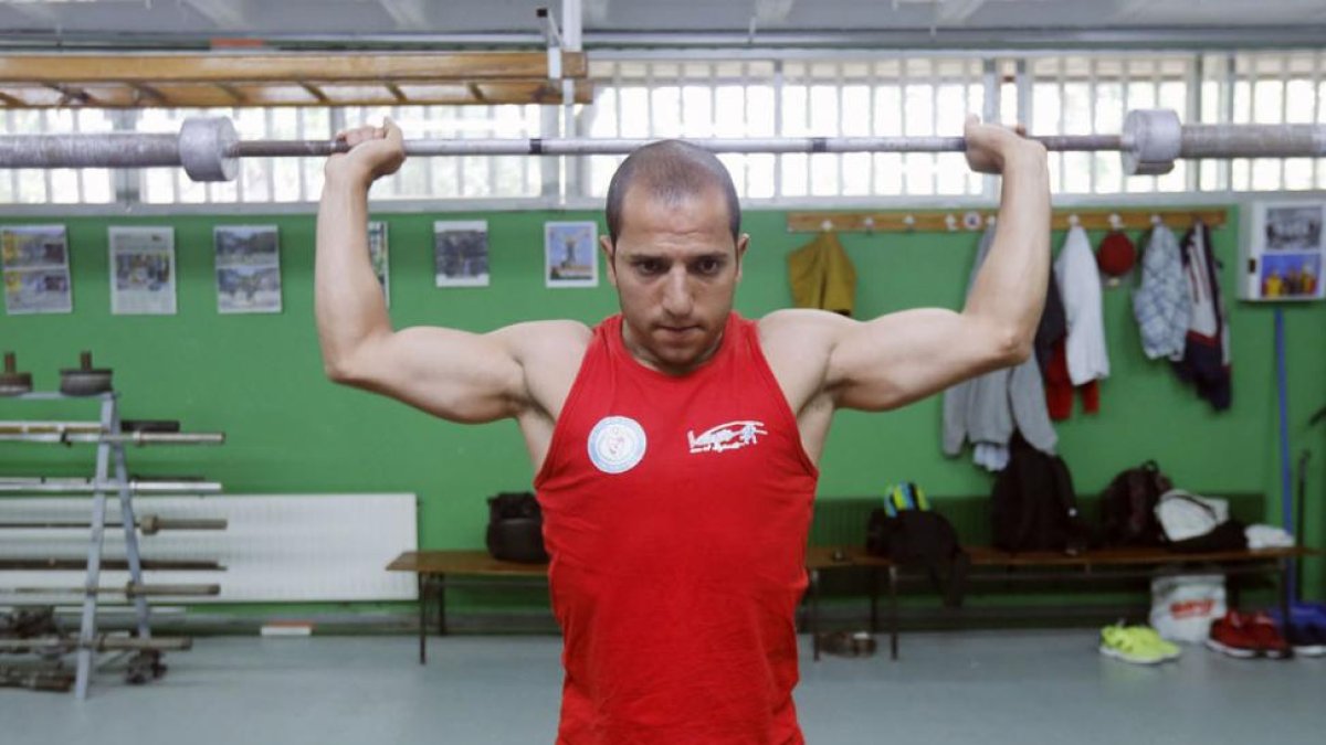 IvánGarcía Rueda calienta antes de un entrenamiento en El Plantío.-RAÚL G. OCHOA