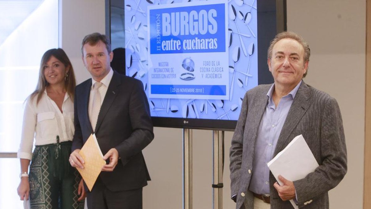 Javier Lacalle y Carolina Blasco, ayer en la presentación del encuentro Burgos entre Cucharas que organiza el empresario Pepe Barrera.-RAÚL G. OCHOA