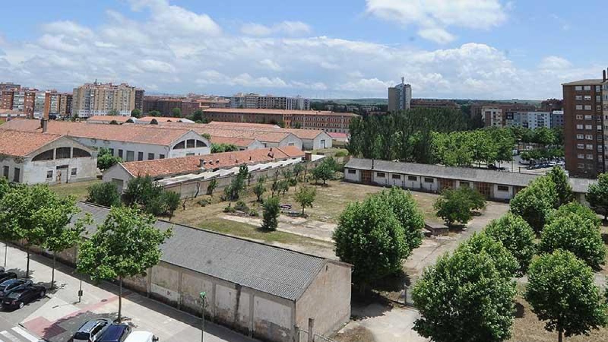 Vista del terreno del parque de Artillería que el Ayuntamiento quiere permutar por varias parcelas municipales.-ISRAEL L. MURILLO