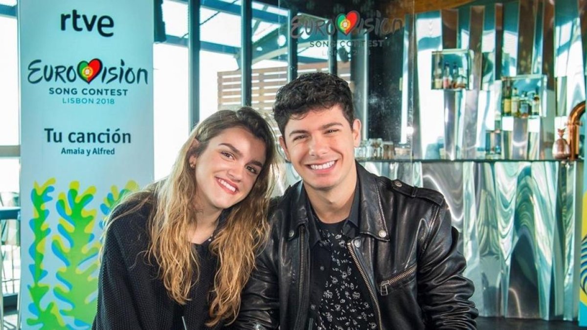 Amaia y Alfred, en la presentación de su actuación en el Festival e Eurovisión, en Lisboa. /-EL PERIÓDICO
