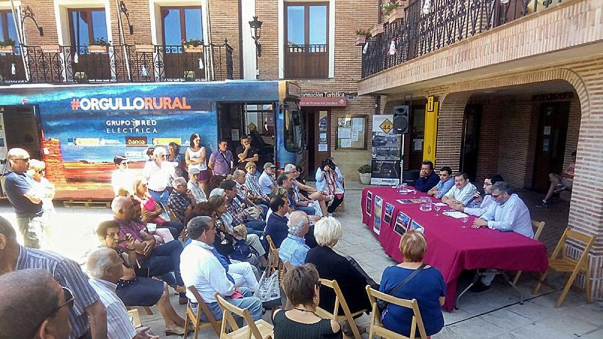 Belorado celebró la llegada del autobús con Presura el pasado mes de agosto.-ECB