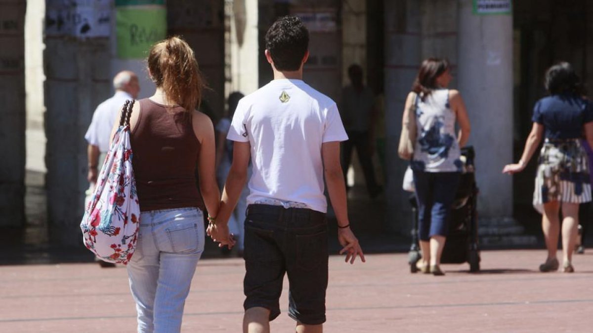 Los jóvenes detectan en mayor medida los comportamientos de maltrato, pero no en sus parejas.-RAÚL OCHOA