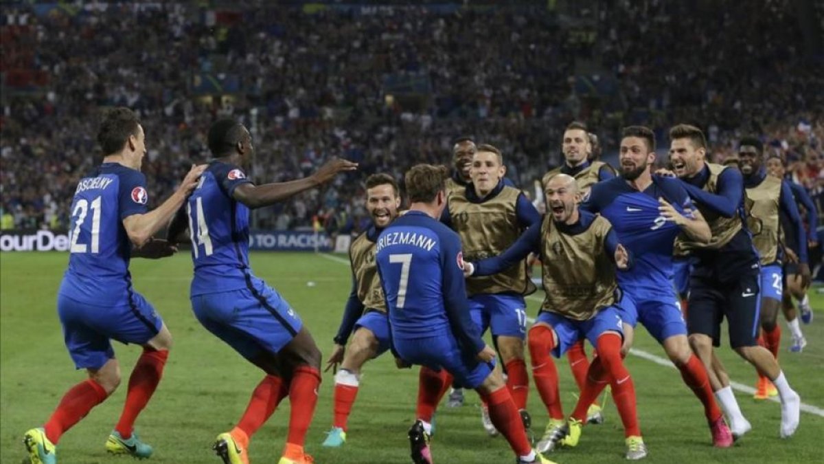Una imagen del partido de la Eurocopa.-AP / THANASSIS STAVRAKIS