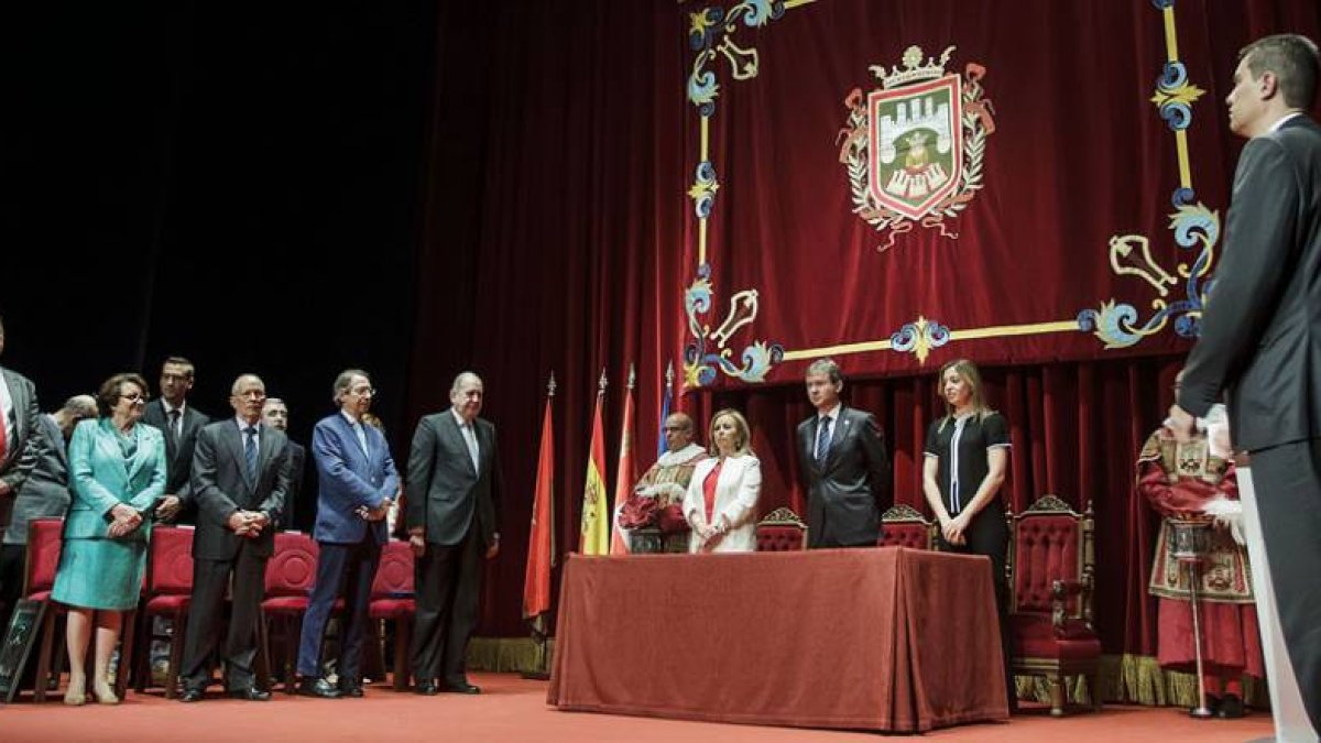 El Teatro Principal acogió la entrega de reconocimientos.-SANTI OTERO
