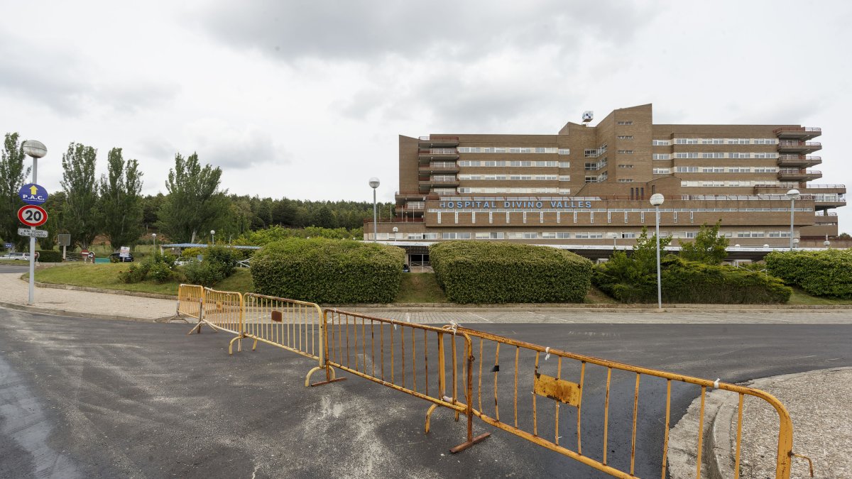 Las labores de adecuación de accesos han incluido el asfaltado de todo el entorno del Divino Valles. SANTI OTERO