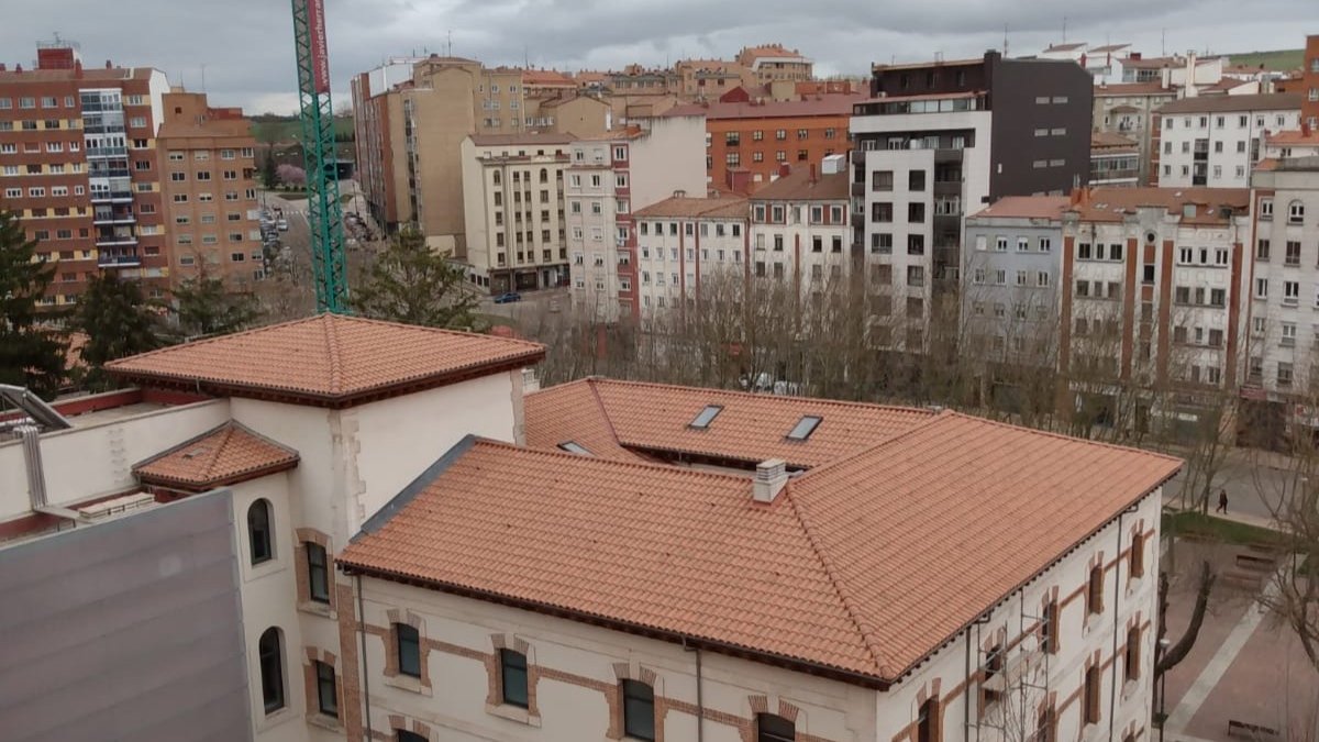 La cubierta del Centro Cívico de San Agustín, recién renovada, contará con paneles fotovoltaicos. ECB