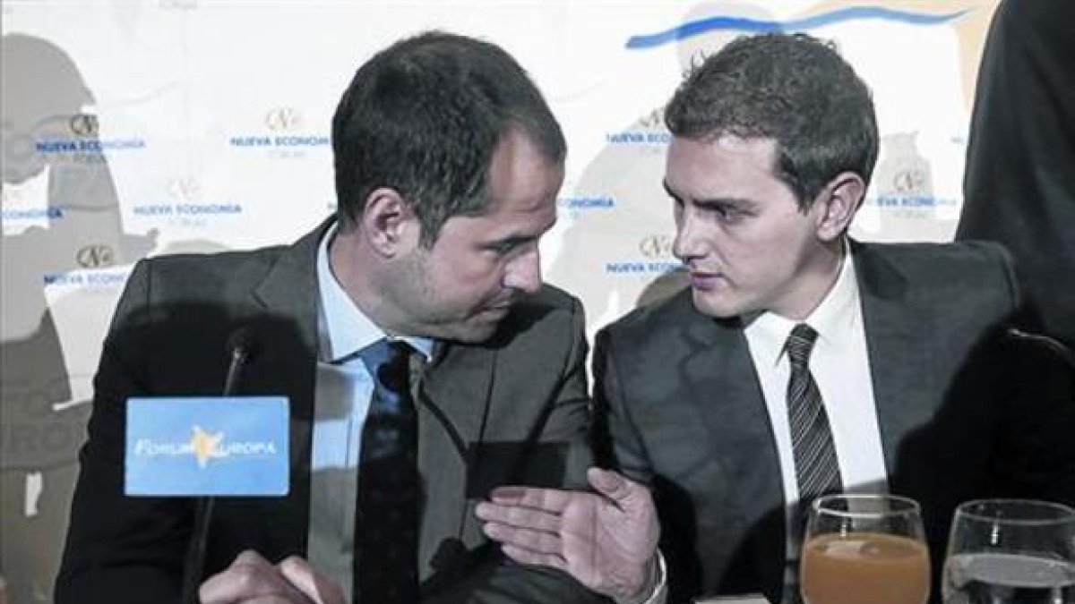Rivera junto a Ignacio Aguado-EFE