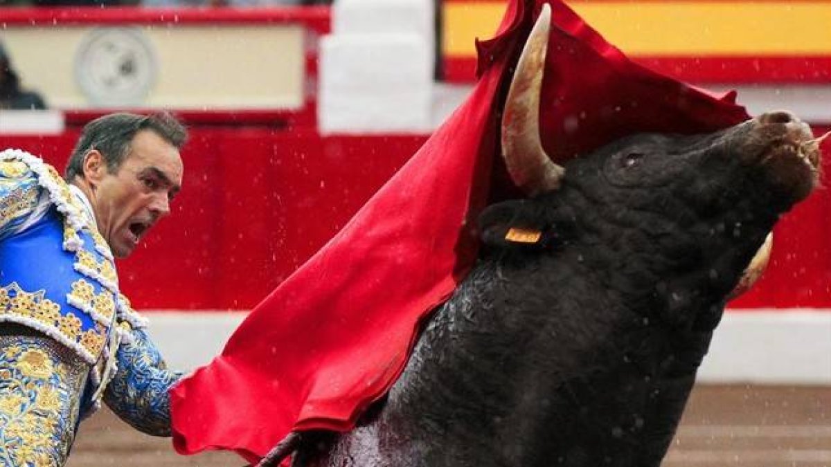 El diestro Manuel Jesús 'El Cid', en la Feria de Santiago, en Santander.-Foto: EFE / ESTEBAN COBO