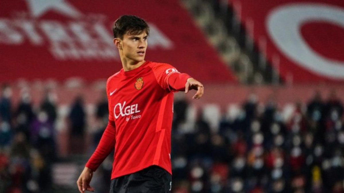 Javier Llabrés con la camiseta del RCD Mallorca. CD MIRANDÉS