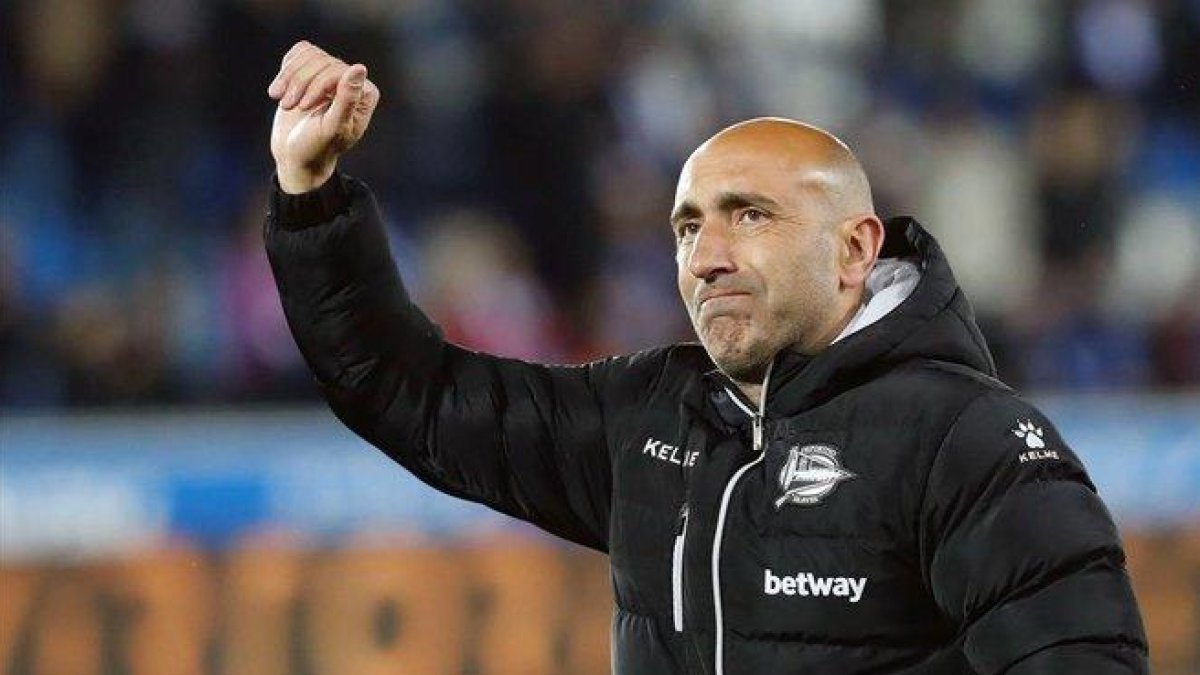 El ’Pitu’ Abelardo, cuando era entrenador del Alavés.-EFE / DAVID AGUILAR