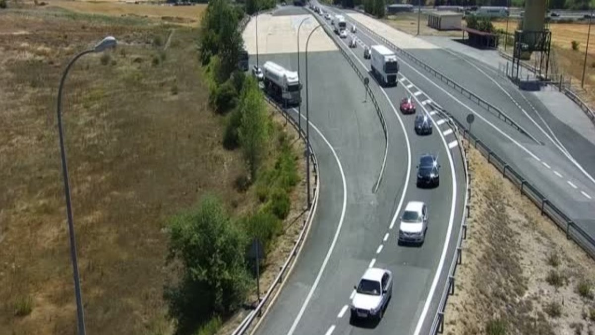 Imagen de las cámaras de Tráfico de vehículos desviados por Ameyugo. DGT