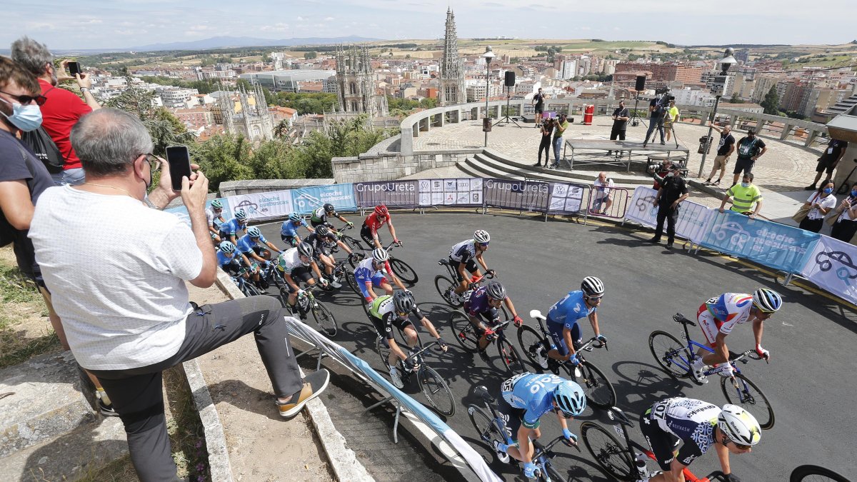 Imagen de la subida al Castillo de la edición de 2021. SANTI OTERO