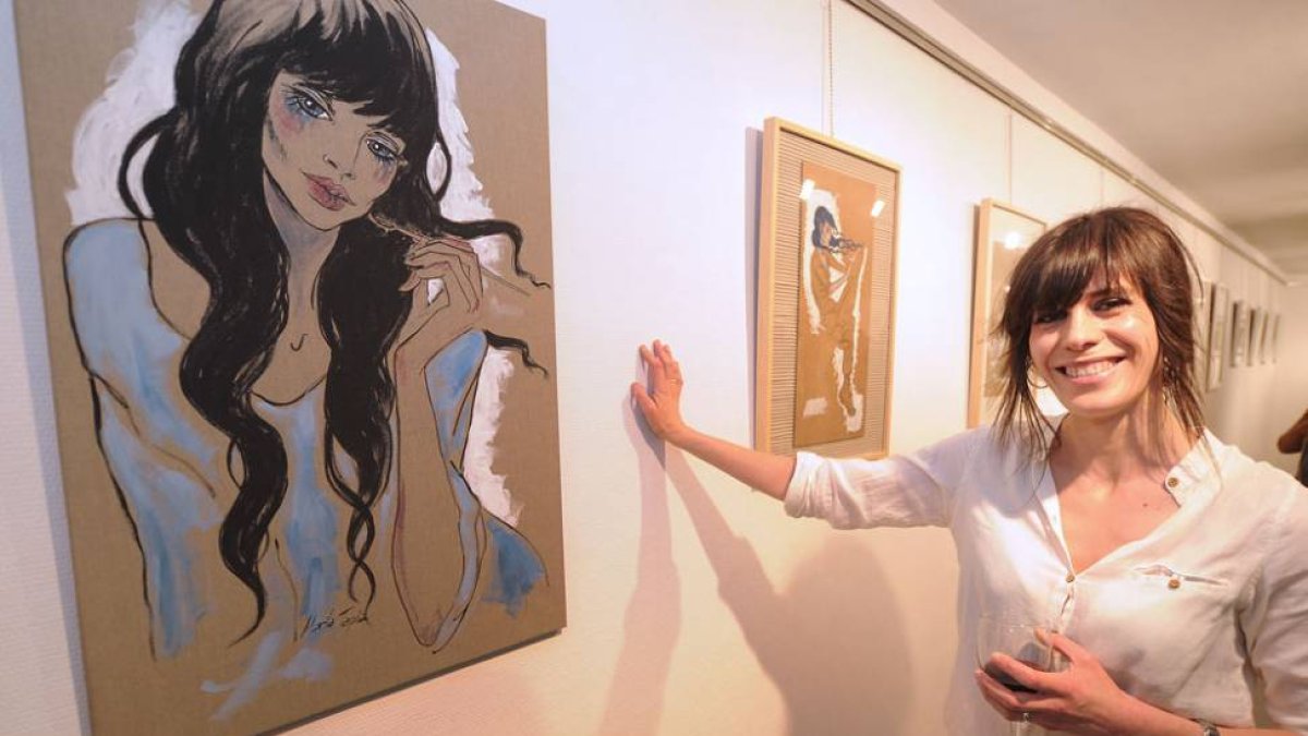 Marta Tapia, junto a una de sus pinturas.-Israel L. Murillo