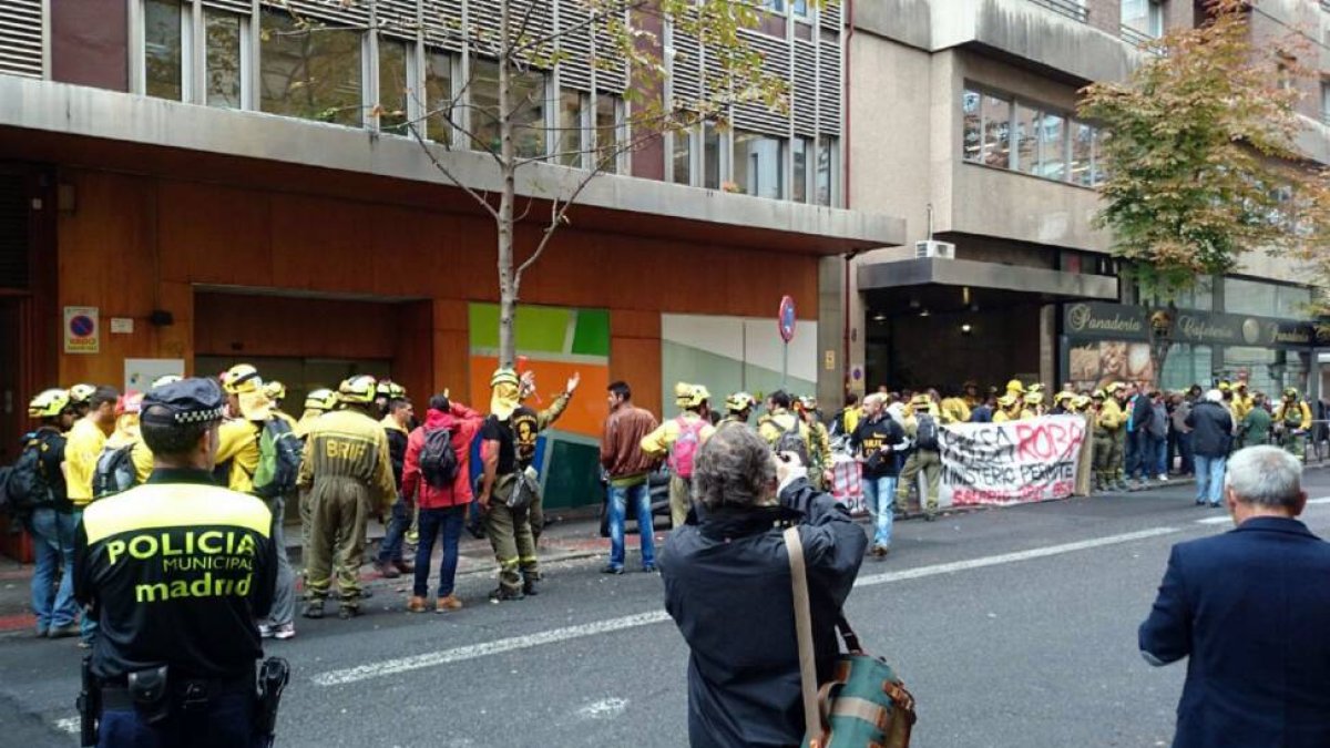 Manifestacion de las BRIF a las puertas de la sede central de la empresa Tragsa, en Madrid-Ical
