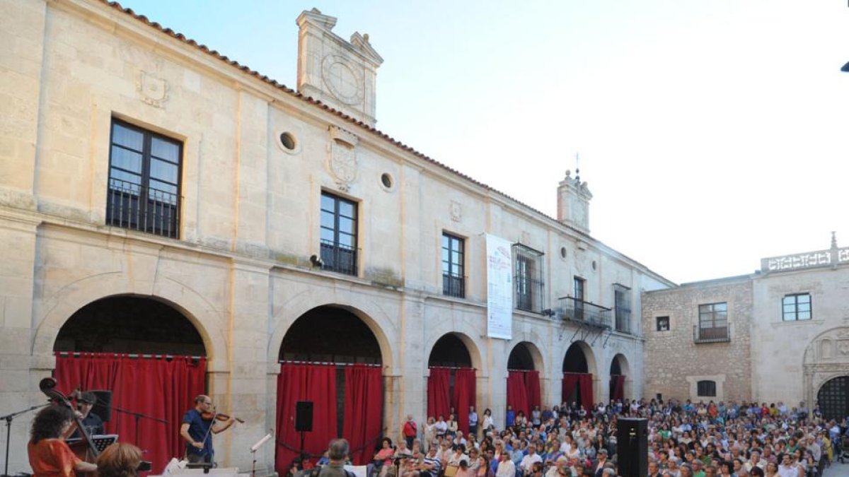 Calle 8 Tango protagonizó el último Concierto Jacobeo en el Hospital del Rey.-Israel L. Murillo