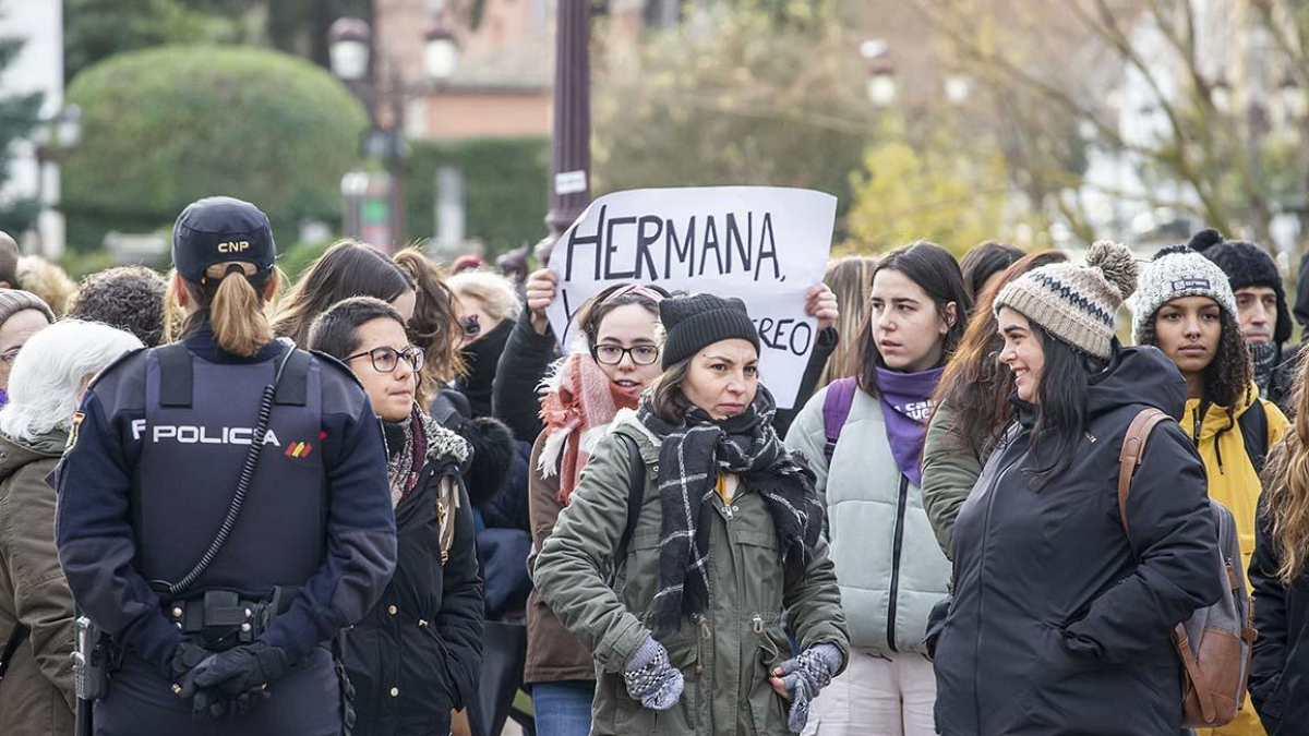 Un grupo de jóvenes en una concentración feminista en Burgos, en una imagen de archivo.